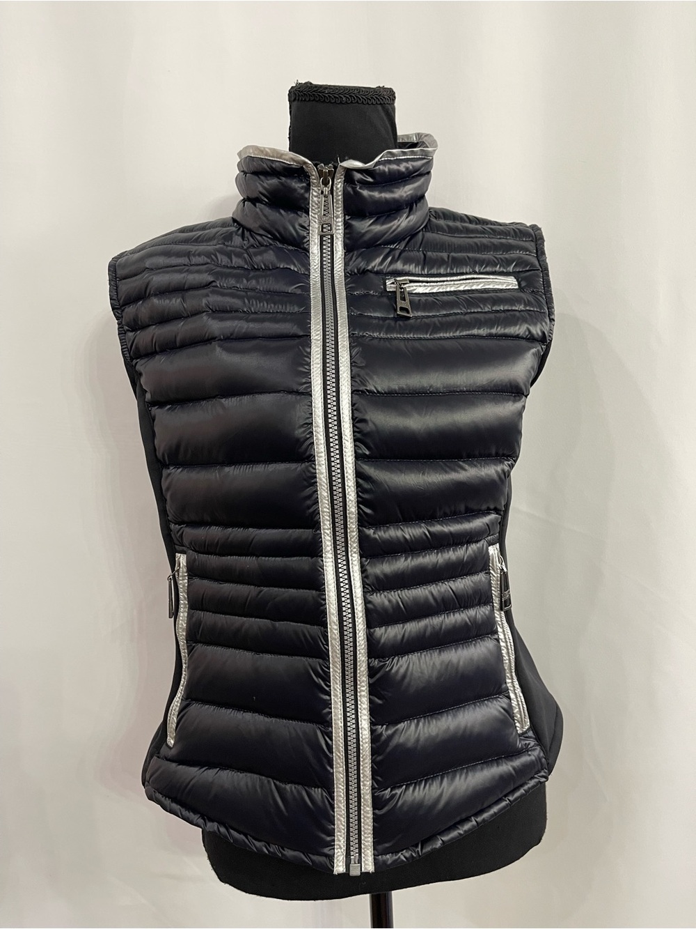 Skea Black Down Puffer Vest Women’s Size 8 Lightweight Warm Winter Vest